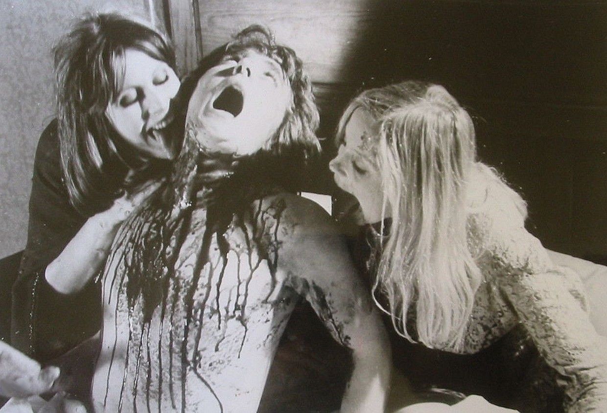 Vampyres1974-03